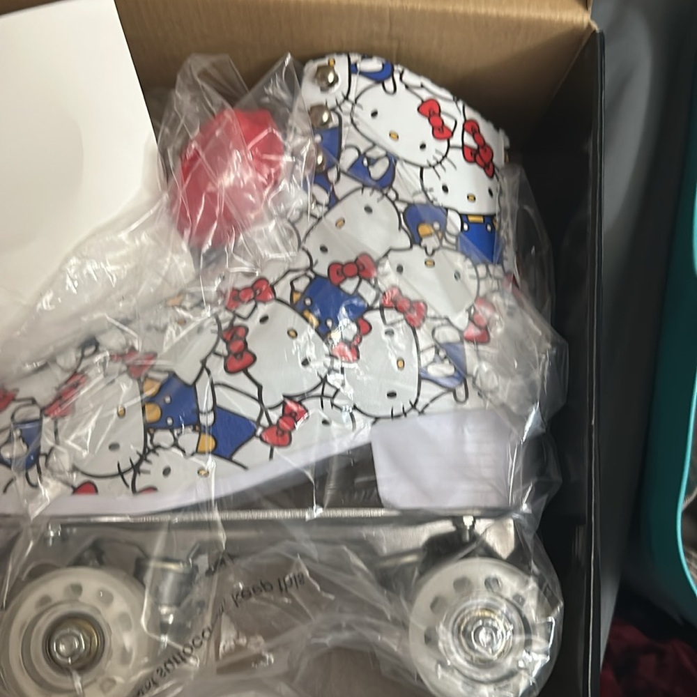 Size 7 - Dolls Kill - Hello Kitty exclusive ADVENTURE AWAITS ROLLER SKATES - NEW